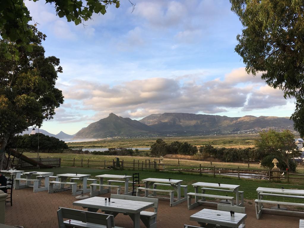Manhattan Place Cape Town Bagian luar foto
